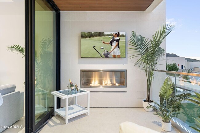 Building Photo - 6587 N Palmeraie Blvd