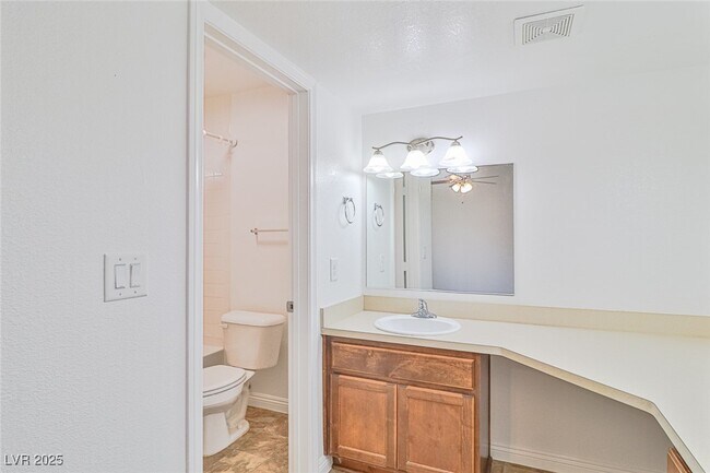Building Photo - 4413 Live Oak Dr