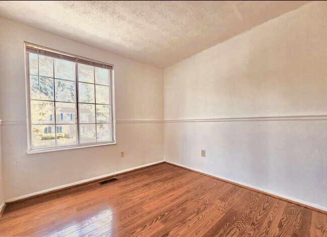 Building Photo - 8465 Summer Breeze Ln