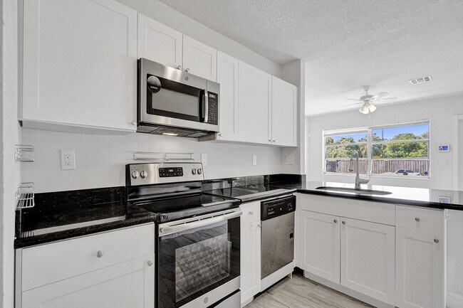 Building Photo - 651 SW 15th St