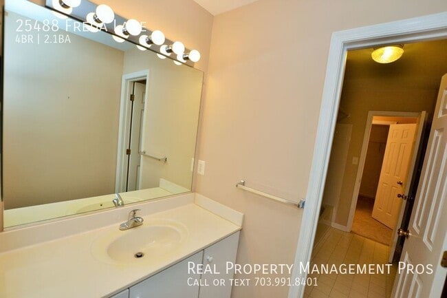 Building Photo - 25488 Freda Ln