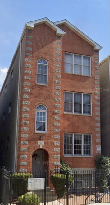 Building Photo - 1520 W Superior St