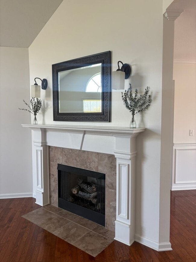 Building Photo - 4 Bedroom 3 Bath House