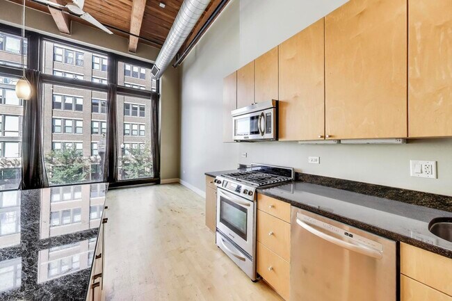 Building Photo - 2303 S Michigan Ave