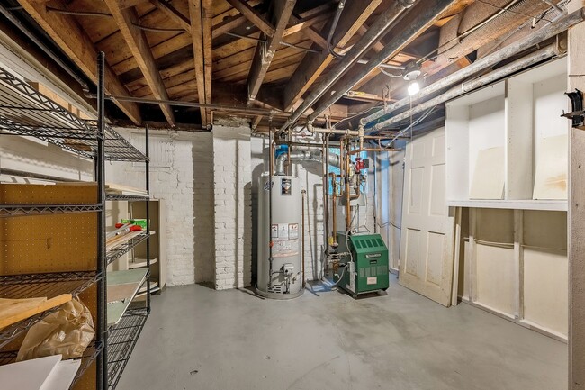 Building Photo - Classic Chevy Chase Charm in NW DC Availab...