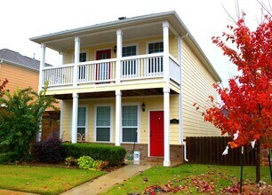 Building Photo - Available August 1st! 4-Bedroom, 3.5-Bathr...