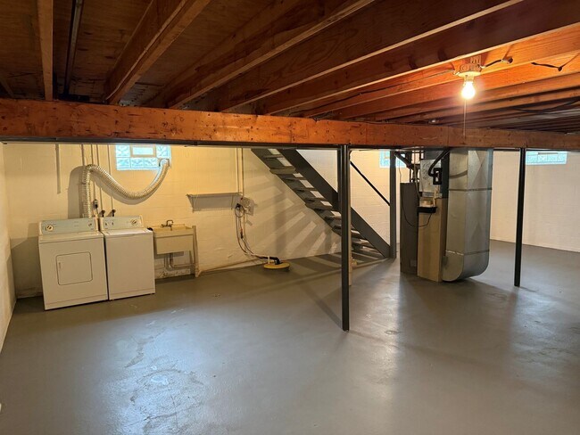 Building Photo - 2900 Thackeray Ave NW
