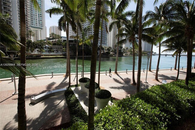 Building Photo - 475 Brickell Ave