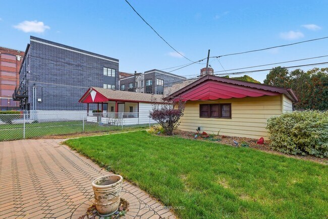 Building Photo - 3840 S Wolcott Ave