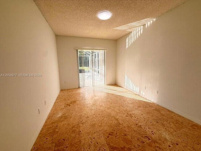 Building Photo - 420 SE 23rd Ln