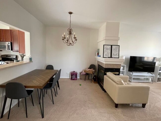 Building Photo - 1040 N Claremont Dr