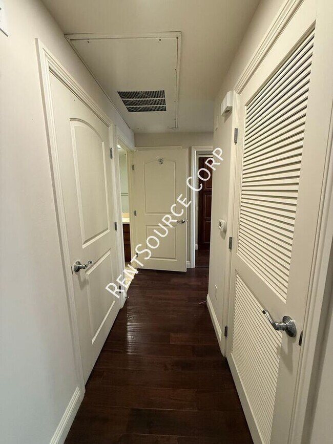 Building Photo - 12044 Hoffman St