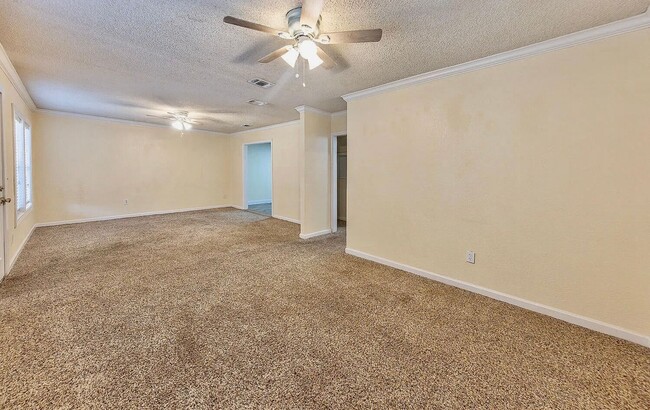 Building Photo - 2816 1st Pl