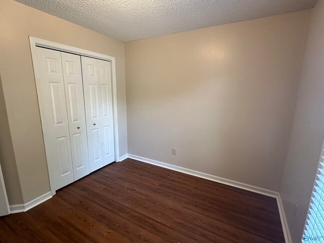 Building Photo - 136 Hollington Dr NE