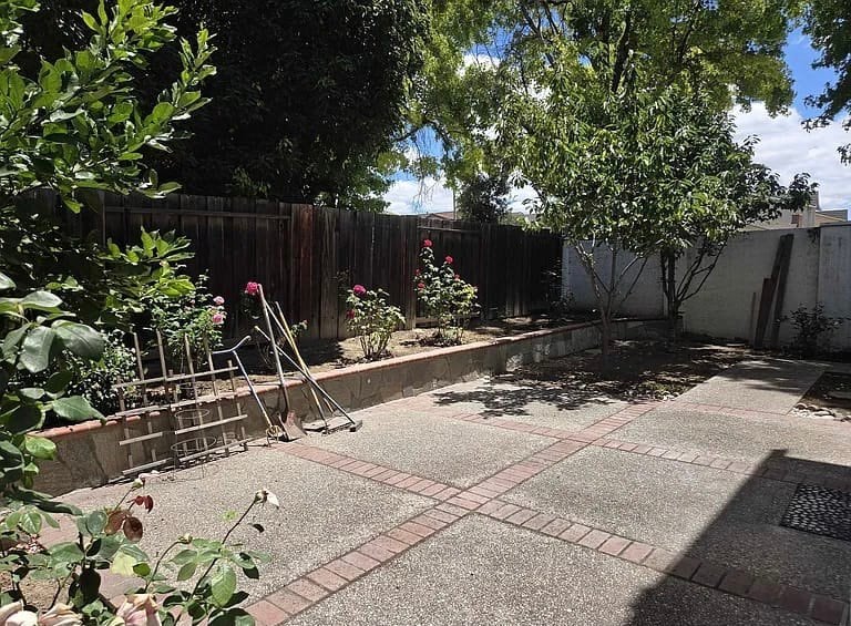 Building Photo - 1302 Araujo St