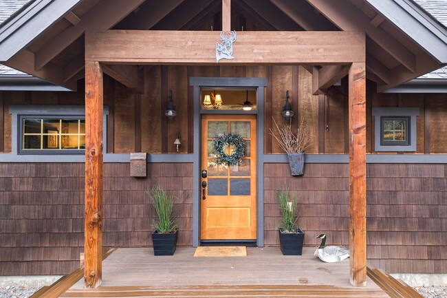 Building Photo - Unfurnished Peaceful River Retreat – Moder...