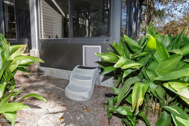 Building Photo - 506 Cali Dr