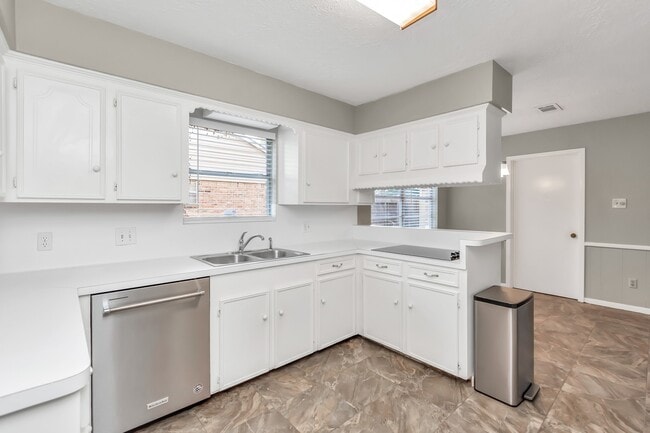 Building Photo - 12526 Hazelwood Ln