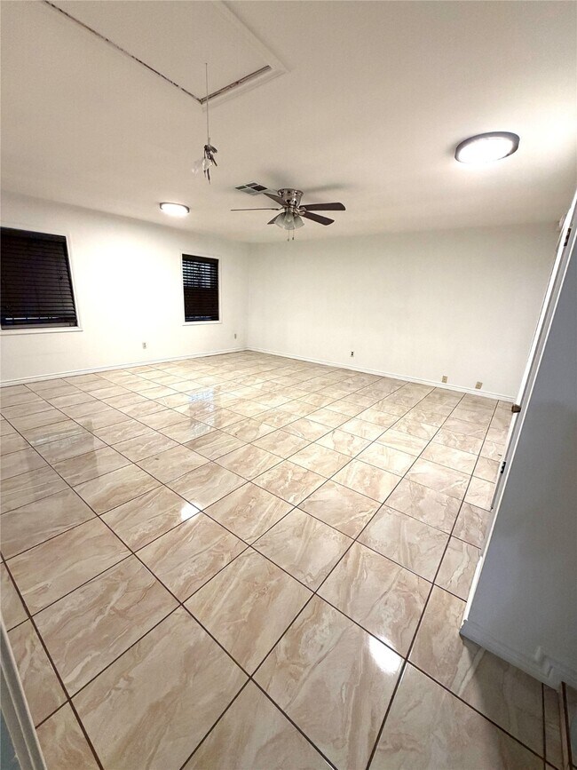 Building Photo - 10618 Wolbrook St