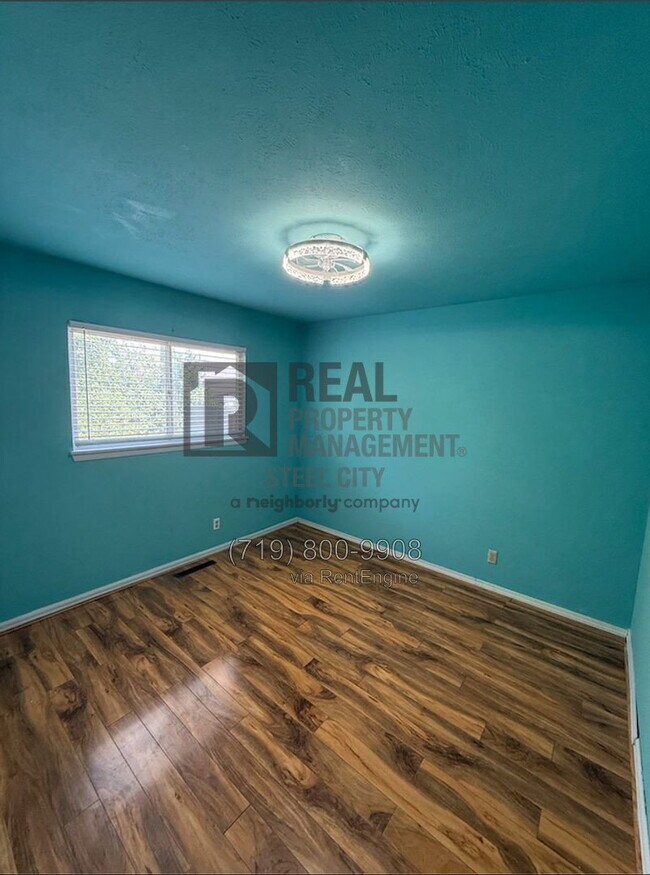 Building Photo - 511 W Evans Ave