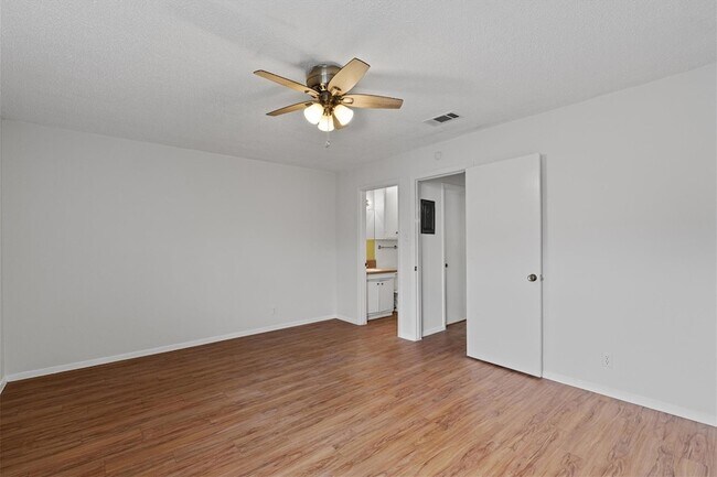 Building Photo - 3426 Willowrun Dr