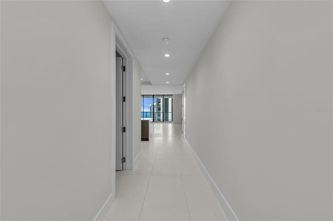 Building Photo - 275 1st Ave S