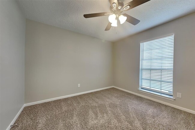 Building Photo - 11606 Easterling Dr
