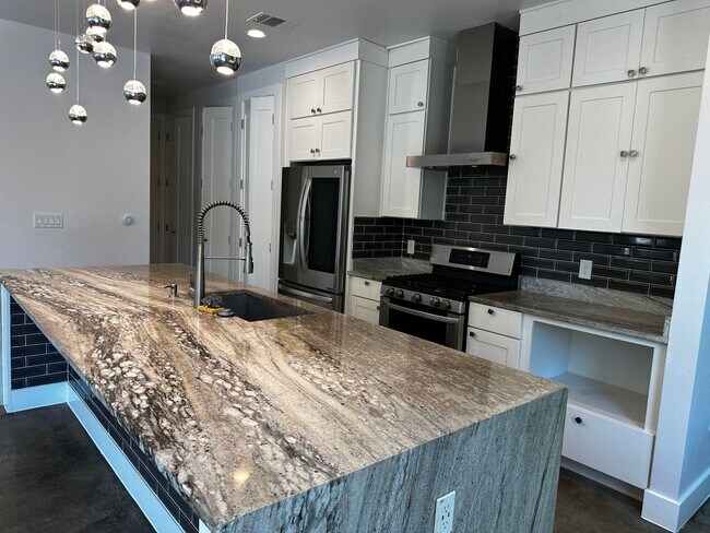 Building Photo - TX-AUS-113DEN