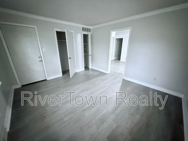 Building Photo - 727 E Raines Rd