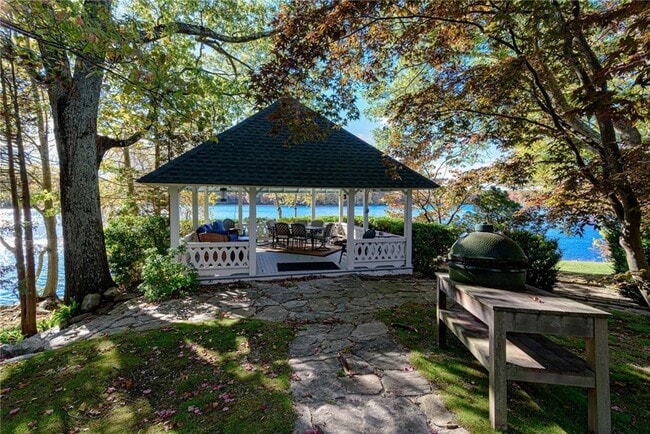 Building Photo - 14 Woodlake Dr