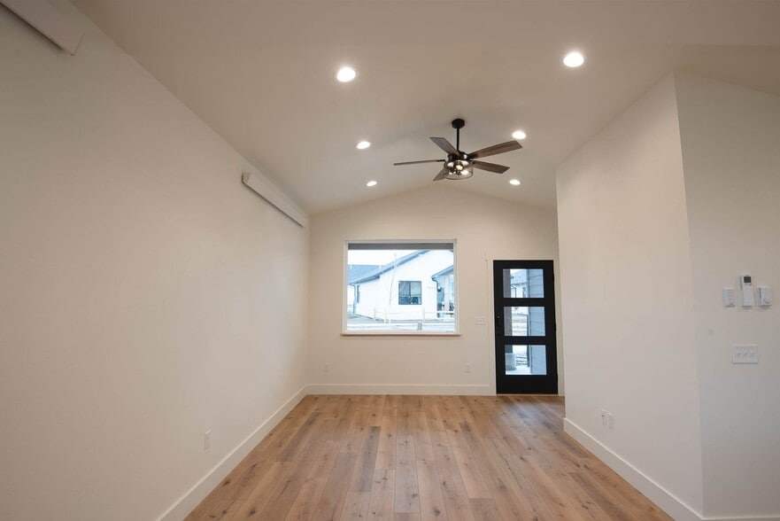 Building Photo - 1407 Windsor Dr