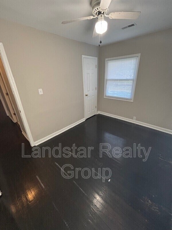 Building Photo - 5406 Catalina Ave