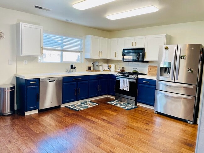 Building Photo - 5 Br 3.5 Ba with pool available soon