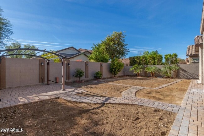 Building Photo - 10763 W Cottontail Ln