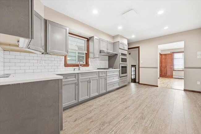 Building Photo - 358 Cator Ave