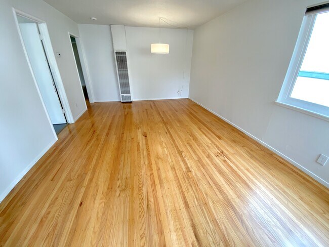 Building Photo - 1342 Ordway St