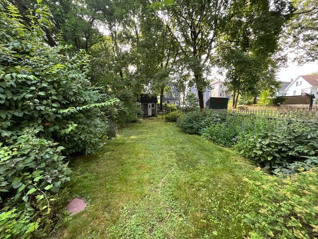 Building Photo - Beautiful East Rock Single Family House