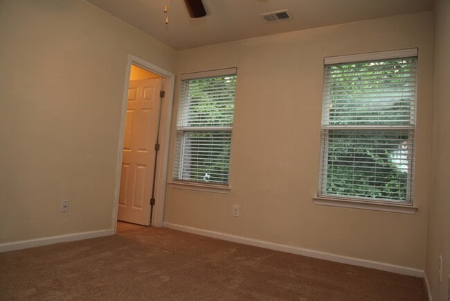 Building Photo - Bent Creek Town Home