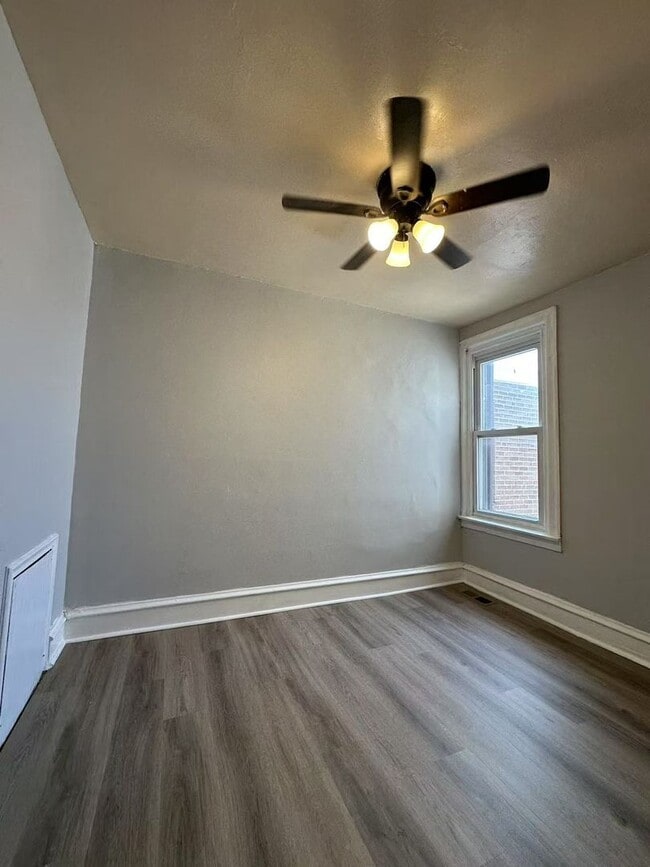 Building Photo - Newly Renovated 3 Bedroom and 1 Bathroom T...