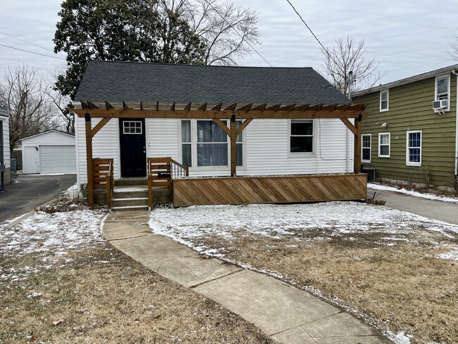 Primary Photo - Charming Renovated Bungalow in Lindbergh S...