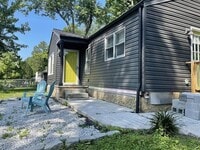 Building Photo - Cozy 2BR Home —1 minute from North Shore /...
