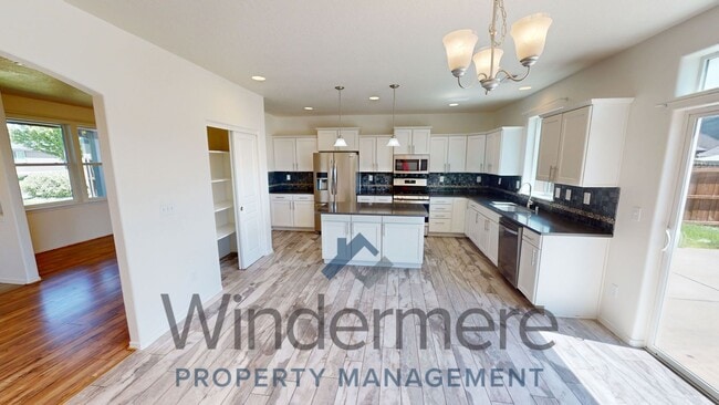Building Photo - 229 Kokanee Ln