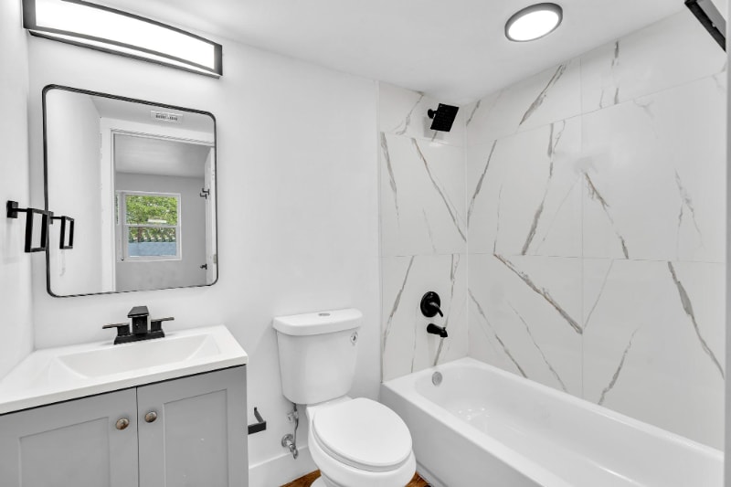 Building Photo - 803 SW 15th Ave