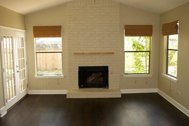Building Photo - 2503 Monarch Dr