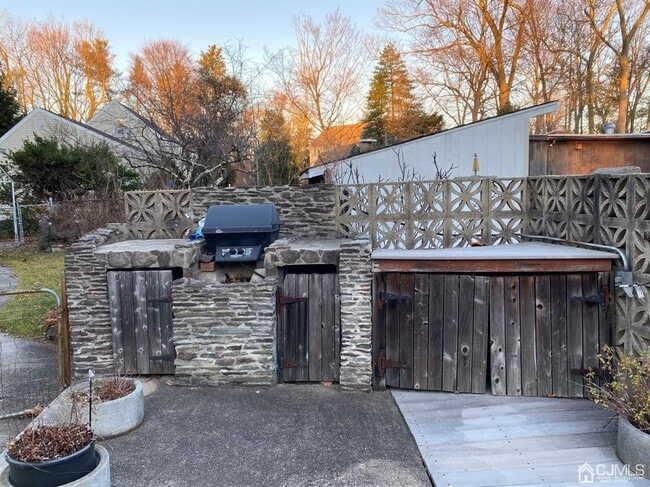 Building Photo - 296 Riva Ave