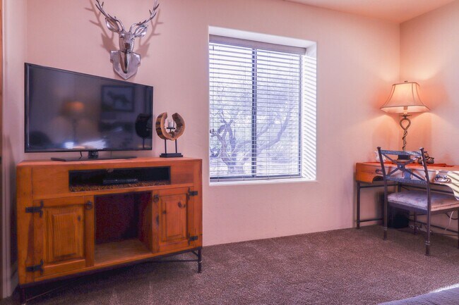 Building Photo - Contemporary Desert Beauty with Pool