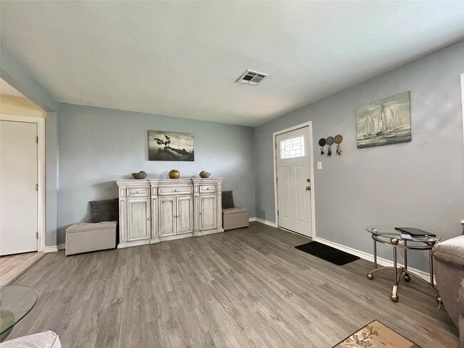 Building Photo - 1116 Lake St