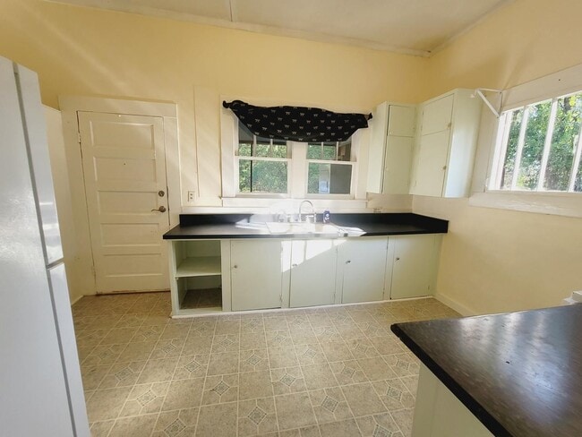 Building Photo - 2803 Goodview Ln