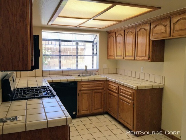 Building Photo - 428 W Avenue J5