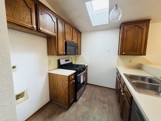 Building Photo - 2138 Lonnie Ln